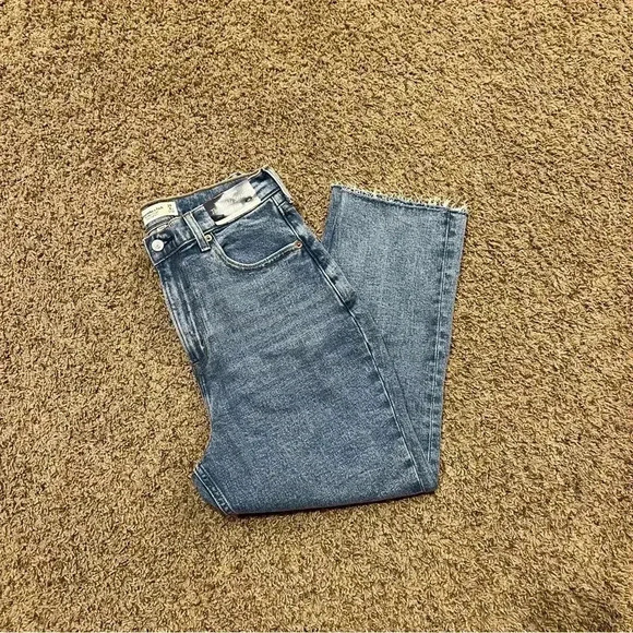 A&F Curve Love Ultra High Rise Ankle Straight Jeans Medium
 Wash Size 29 XS - Picture 4 of 4